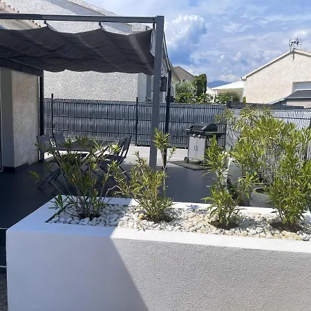 Convivial à Cervione, 35 M², Piscine Partagée